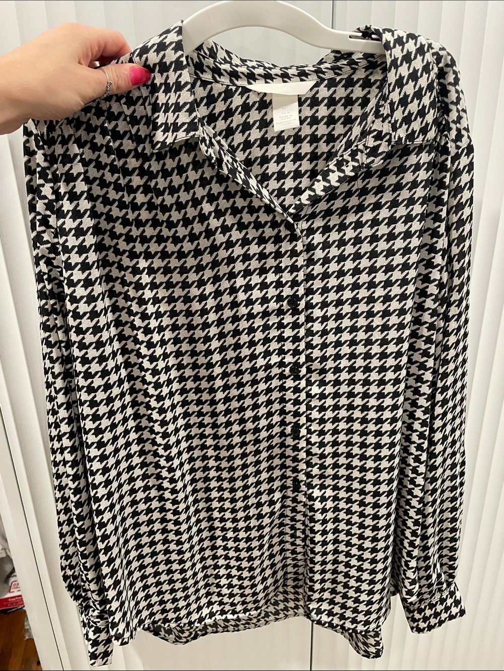H&M Black and White Houndstooth Button-Down Blouse